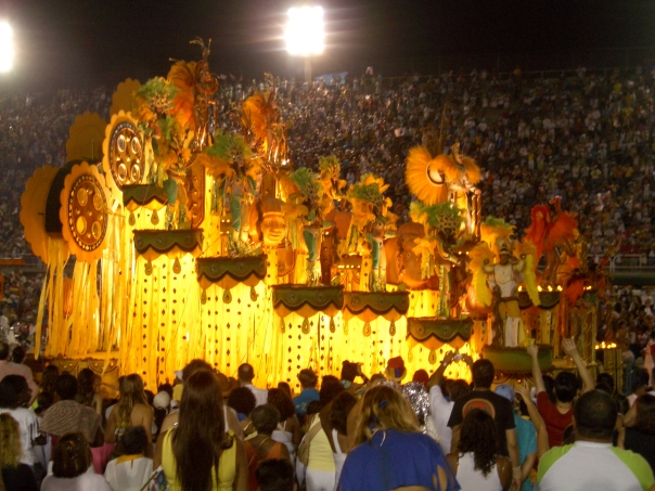 Just one of the myriad of floats appearing at Carnaval 2005!